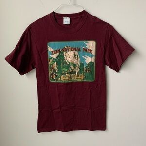 Zion National Park Maroon T-Shirt Size Small